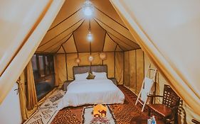 Sahara désert camping
